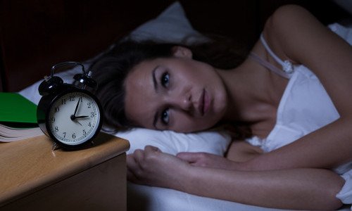 Esistono dei cibi che aiutano contro l'insonnia?